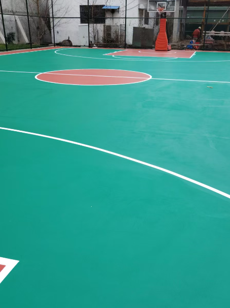 舞钢 球场长期使用易出现地面开裂